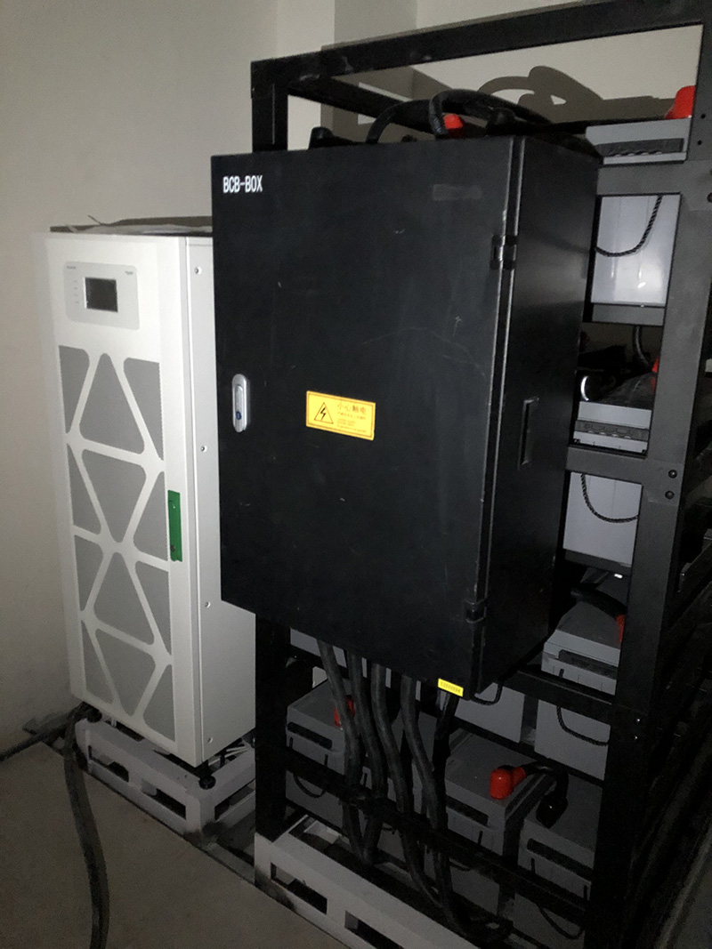 阿壩武漢某大學(xué)施耐德UPS120kVA