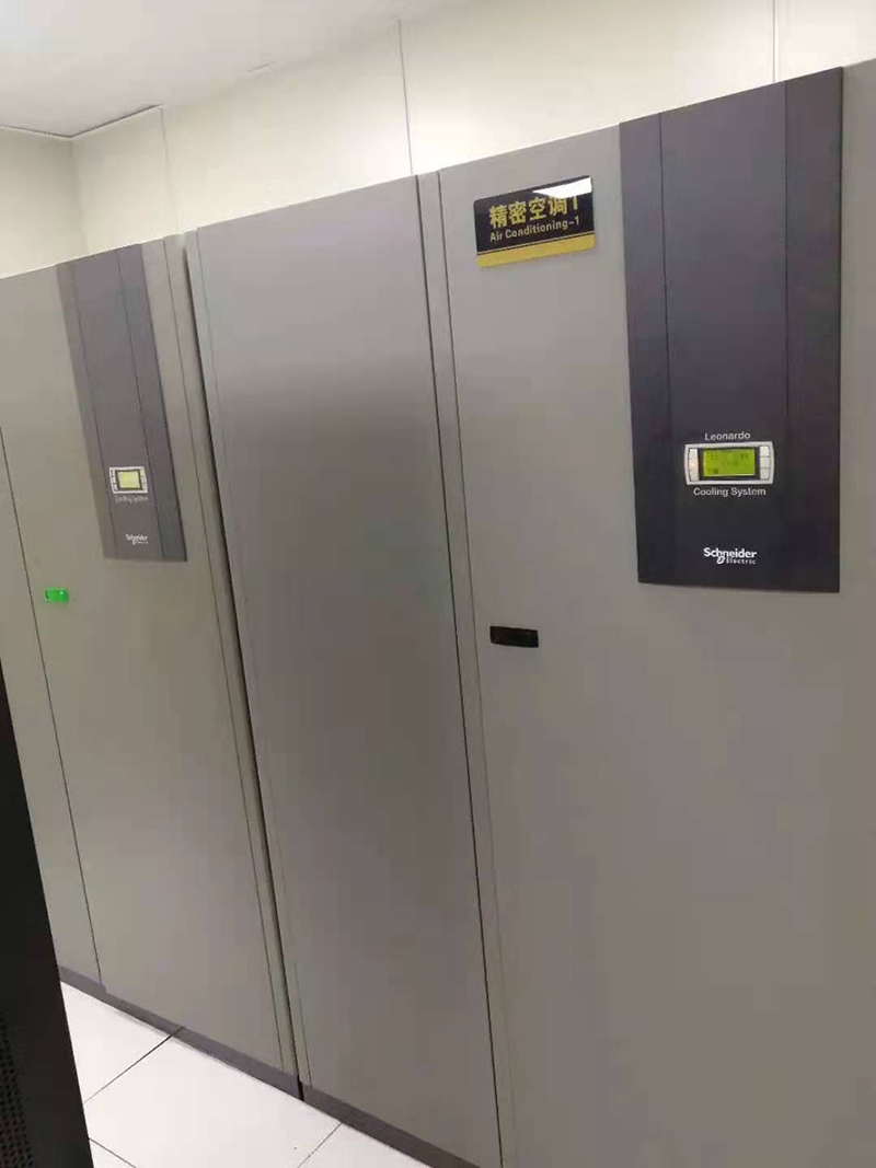 雞西某研究院-施耐德雷納多系列精密空調(diào)